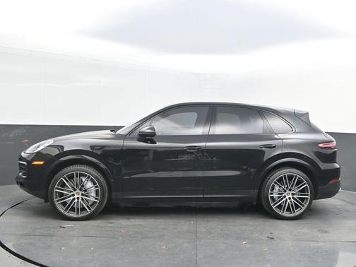 2022 Porsche Cayenne Base (Tiptronic)