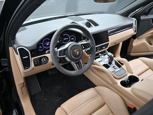 2022 Porsche Cayenne Base (Tiptronic)