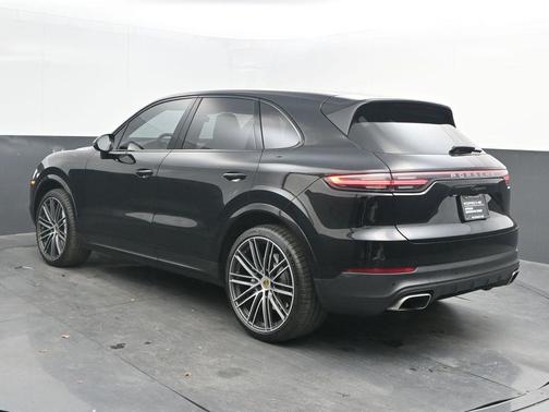 2022 Porsche Cayenne Base (Tiptronic)