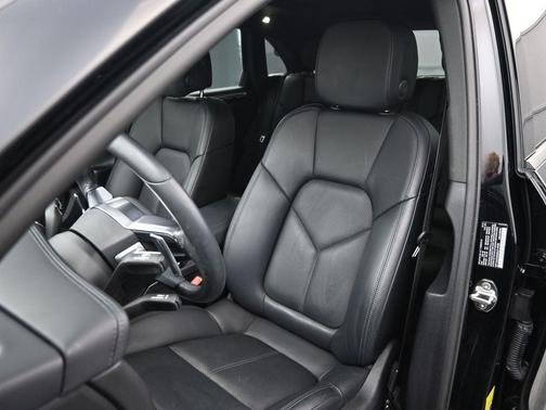 2021 Porsche Macan Base