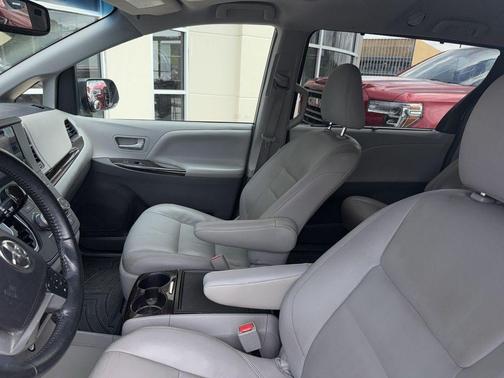 2015 Toyota Sienna XLE