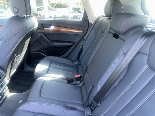 2022 Audi Q5 45 S line quattro Premium