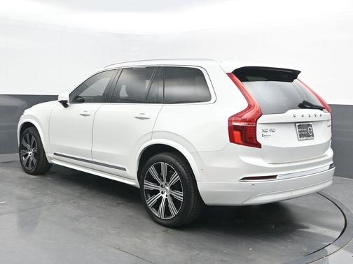 2024 Volvo XC90 B6 Ultimate Bright Theme 7-Seater