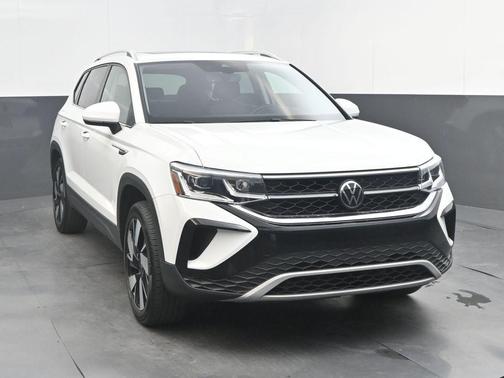 Pure White 2024 Volkswagen Taos 1.5T SEL