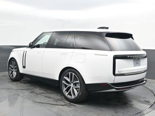 2025 Land Rover Range Rover P550e SE