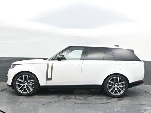 2025 Land Rover Range Rover P550e SE