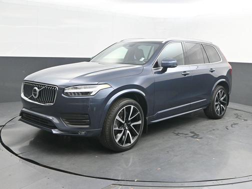 2022 Volvo XC90 T6 Momentum 7 Passenger