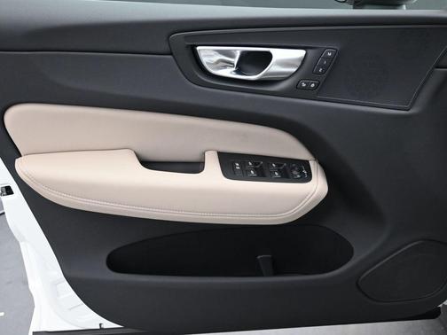 Crystal White 2026 Volvo XC60 B5 Core