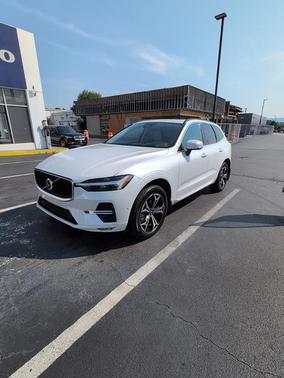 2022 Volvo XC60 B5 Momentum