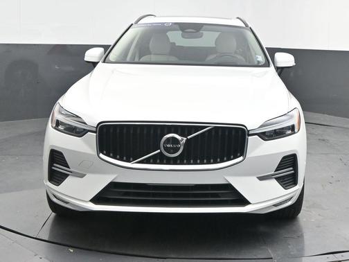 2022 Volvo XC60 B5 Momentum