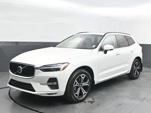 2022 Volvo XC60 B5 Momentum