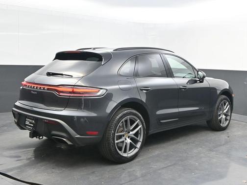 2025 Porsche Macan 