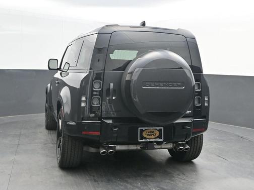 2024 Land Rover Defender P525 V8