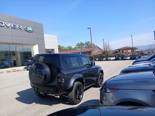 2024 Land Rover Defender P525 V8