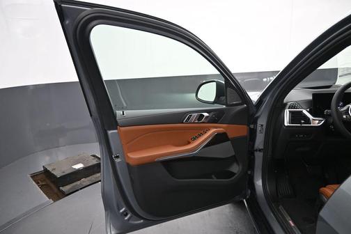 Skyscraper Gray Metallic 2026 BMW X5 xDrive40i