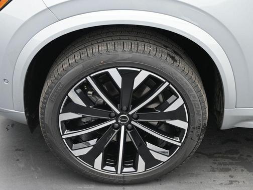 Gray Metallic 2026 Volvo XC90 B6 Ultra 7-Seater