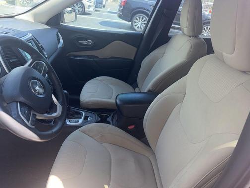 Deep Cherry Red Crystal Pearlcoat 2015 Jeep Cherokee Latitude