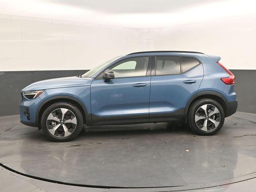 Fjord Blue Metallic 2023 Volvo XC40 B5 Plus Dark Theme