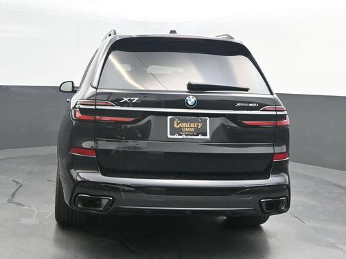 Black Sapphire Metallic 2026 BMW X7 xDrive40i