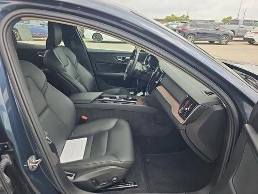 2025 Volvo S60 B5 Plus