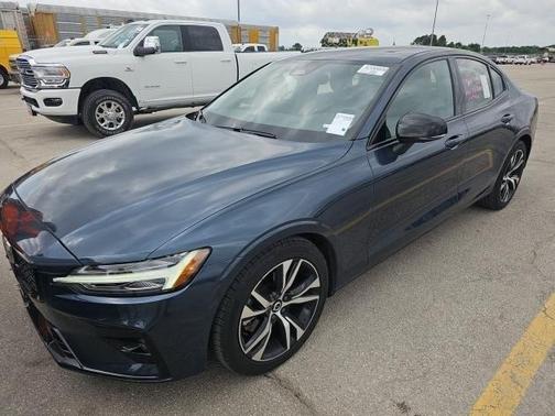 2025 Volvo S60 B5 Plus