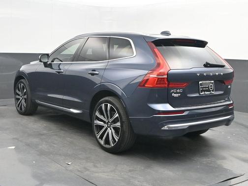 2023 Volvo XC60 B5 Ultimate Bright Theme