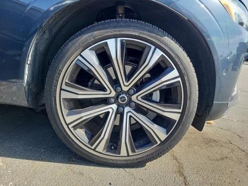 2023 Volvo XC60 B5 Ultimate Bright Theme
