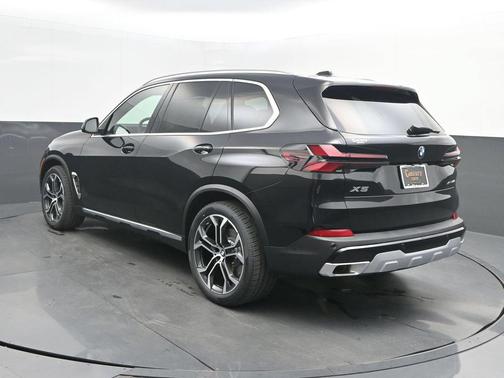 Black Sapphire Metallic 2026 BMW X5 xDrive40i