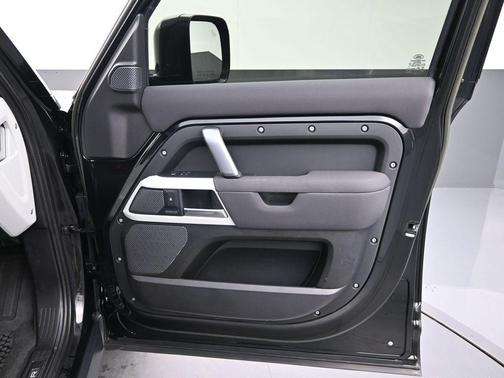 2023 Land Rover Defender 110 X-Dynamic SE