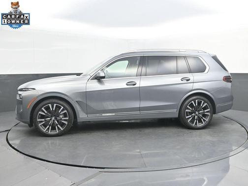 Skyscraper Gray Metallic 2024 BMW X7 xDrive40i