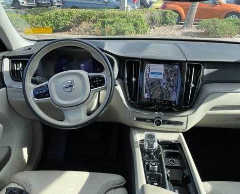 2023 Volvo XC60 B5 Ultimate Bright Theme