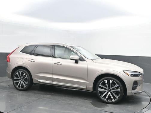 2023 Volvo XC60 B5 Ultimate Bright Theme