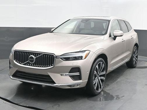 2023 Volvo XC60 B5 Ultimate Bright Theme