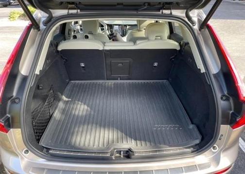 2023 Volvo XC60 B5 Ultimate Bright Theme