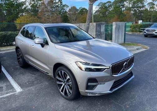 2023 Volvo XC60 B5 Ultimate Bright Theme
