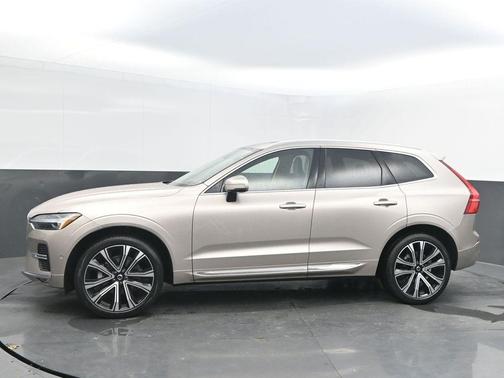 2023 Volvo XC60 B5 Ultimate Bright Theme