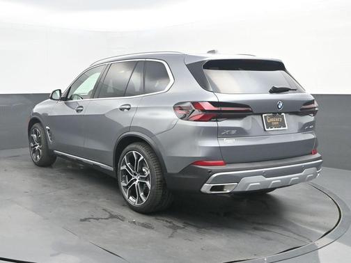 Gray Metallic 2026 BMW X5 xDrive40i