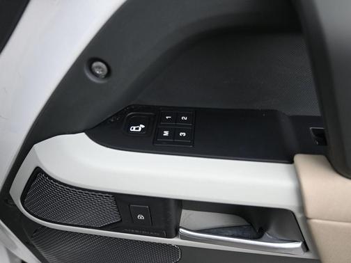 2021 Land Rover Defender 110 SE