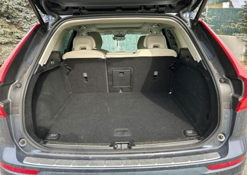 2023 Volvo XC60 B5 Plus Dark Theme