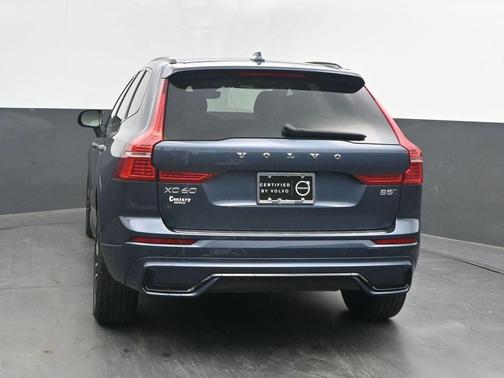 2023 Volvo XC60 B5 Plus Dark Theme