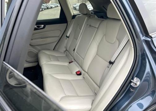 2023 Volvo XC60 B5 Plus Dark Theme