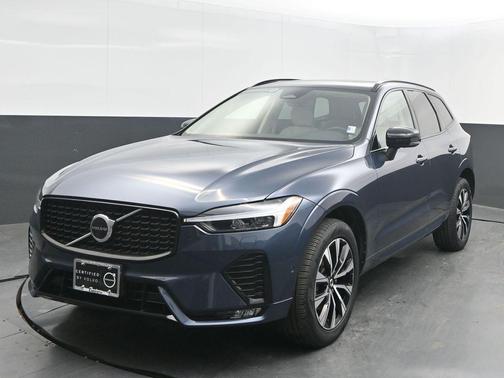 2023 Volvo XC60 B5 Plus Dark Theme