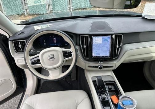 2023 Volvo XC60 B5 Plus Dark Theme
