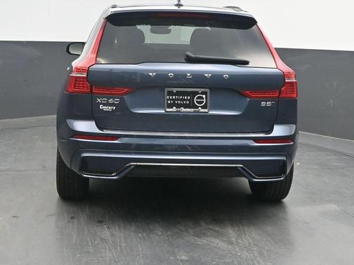 2023 Volvo XC60 B5 Plus Dark Theme