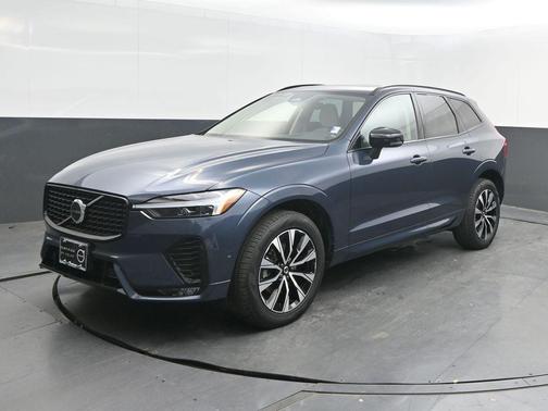 2023 Volvo XC60 B5 Plus Dark Theme