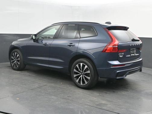 2023 Volvo XC60 B5 Plus Dark Theme