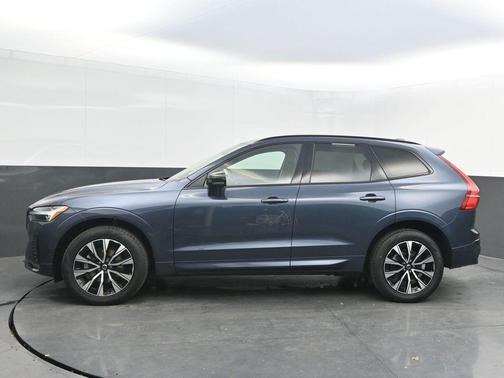 2023 Volvo XC60 B5 Plus Dark Theme