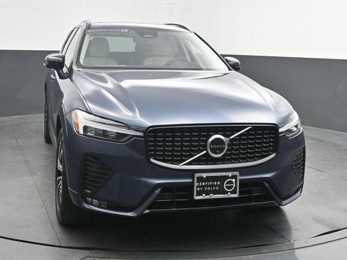 2023 Volvo XC60 B5 Plus Dark Theme