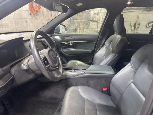 2020 Volvo XC90 T6 Momentum 7 Passenger
