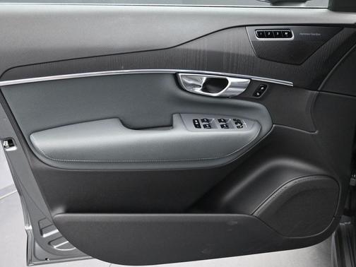 2020 Volvo XC90 T6 Momentum 7 Passenger